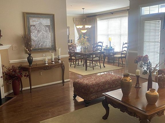 3rd image of 107 Shinnecock Dr