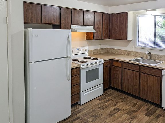 4th image of 390-414 Madrona Ave S