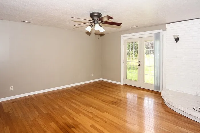 6405 Kellum Dr — Photo 3