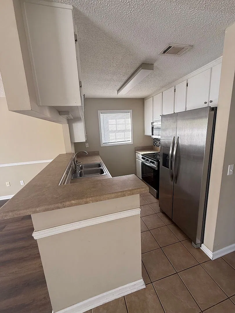 Available NOW - 112 N. Springivew Drive — Photo 3