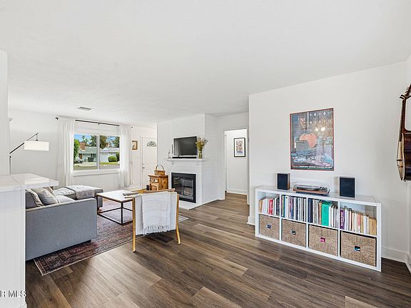 5th image of 8143 Lasaine Ave