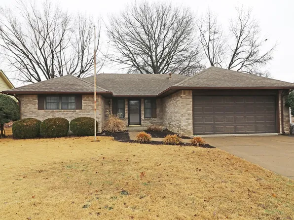 1724 East Dr, Bartlesville, OK 74006