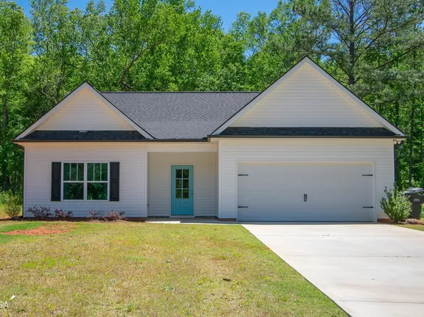 683 Park Pines Cir, Grantville, GA 30220