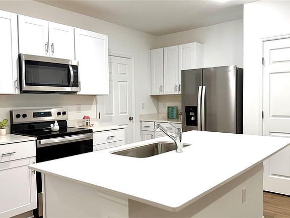 3rd image of 3710 King Hill Dr