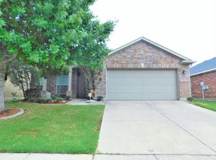 8825 Yosemite Trl, Aubrey, TX 76227
