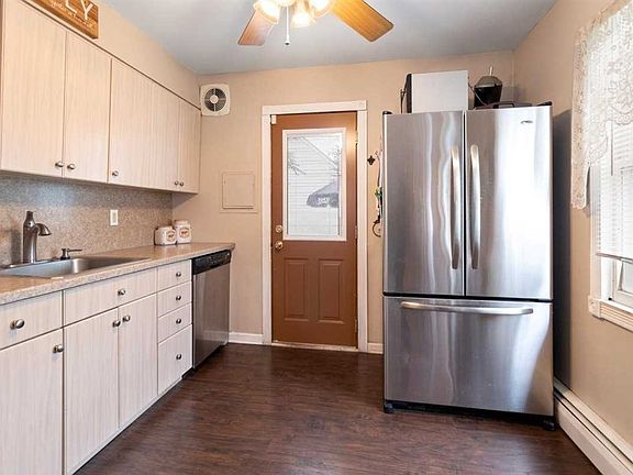 4th image of 18 Crabtree Ln