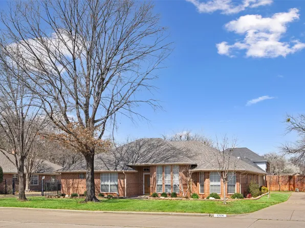 1324 Holly Hill Dr, Grand Prairie, TX 75052