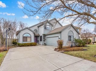 122 Seneca Trl, Bloomingdale, IL 60108