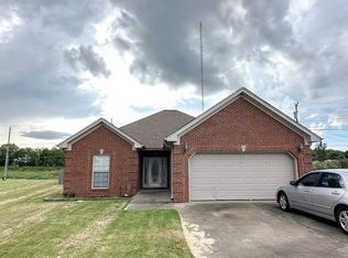 308 Meredith Dr, Muscle Shoals, AL 35661