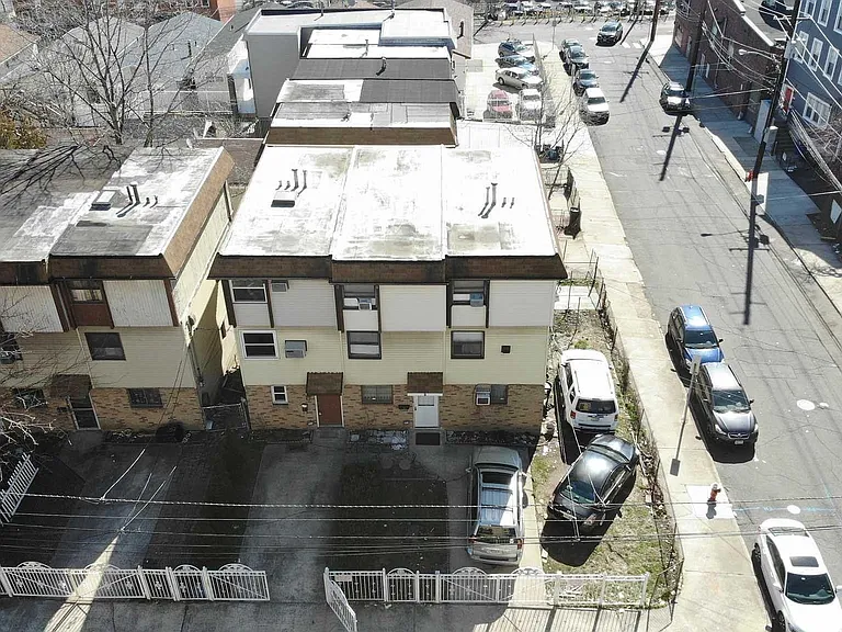 4 Gray St — Photo 1