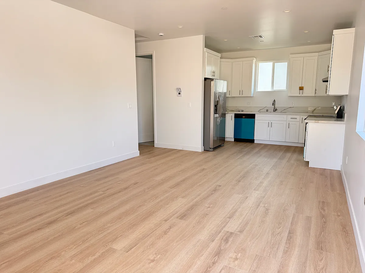 Building Photo - 22657 Valerio St #22655