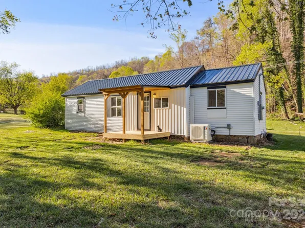 15 Curly Willow Ln, Weaverville, NC 28787