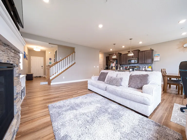 Living Room/Dinette
