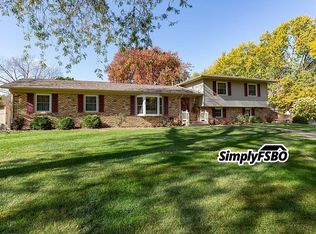 4438 Winding Hill Rd, Davenport, IA 52807