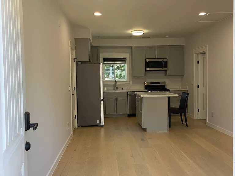 1552A Cypress Ave — Photo 1