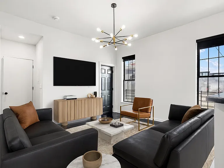 27 Smith Pl — Photo 1