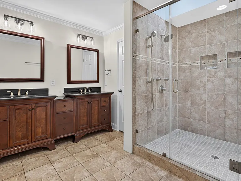2027 Riding Ridge Rd — Photo 32