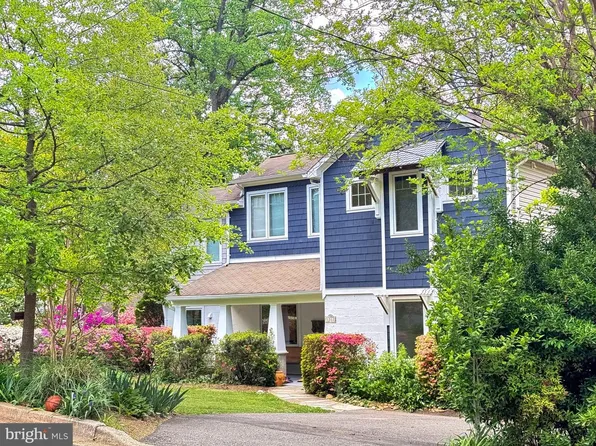 1312 Robinson Pl, Falls Church, VA 22046
