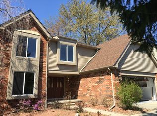 17413 Pon Valley Dr, Northville, MI 48168
