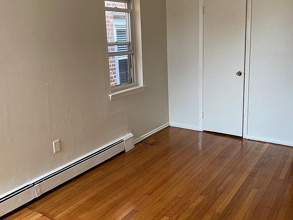 3rd image of 2552 Hone Ave