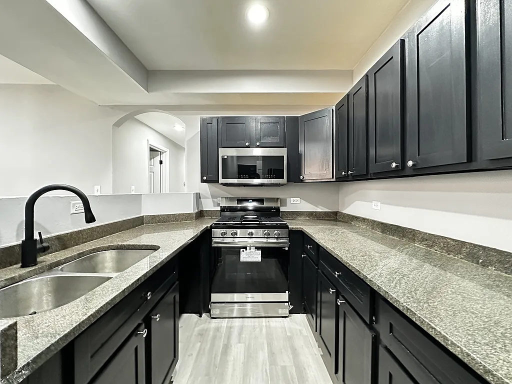 Building Photo - 4344 W Lexington St #2