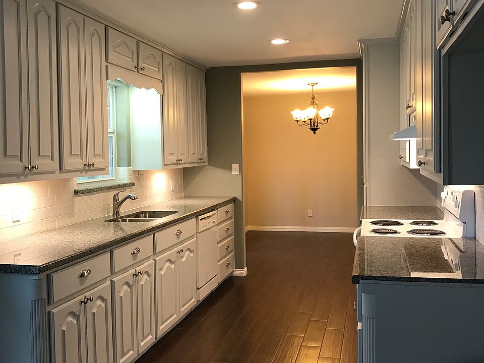 1st image of 4000 W Daffodil Ave