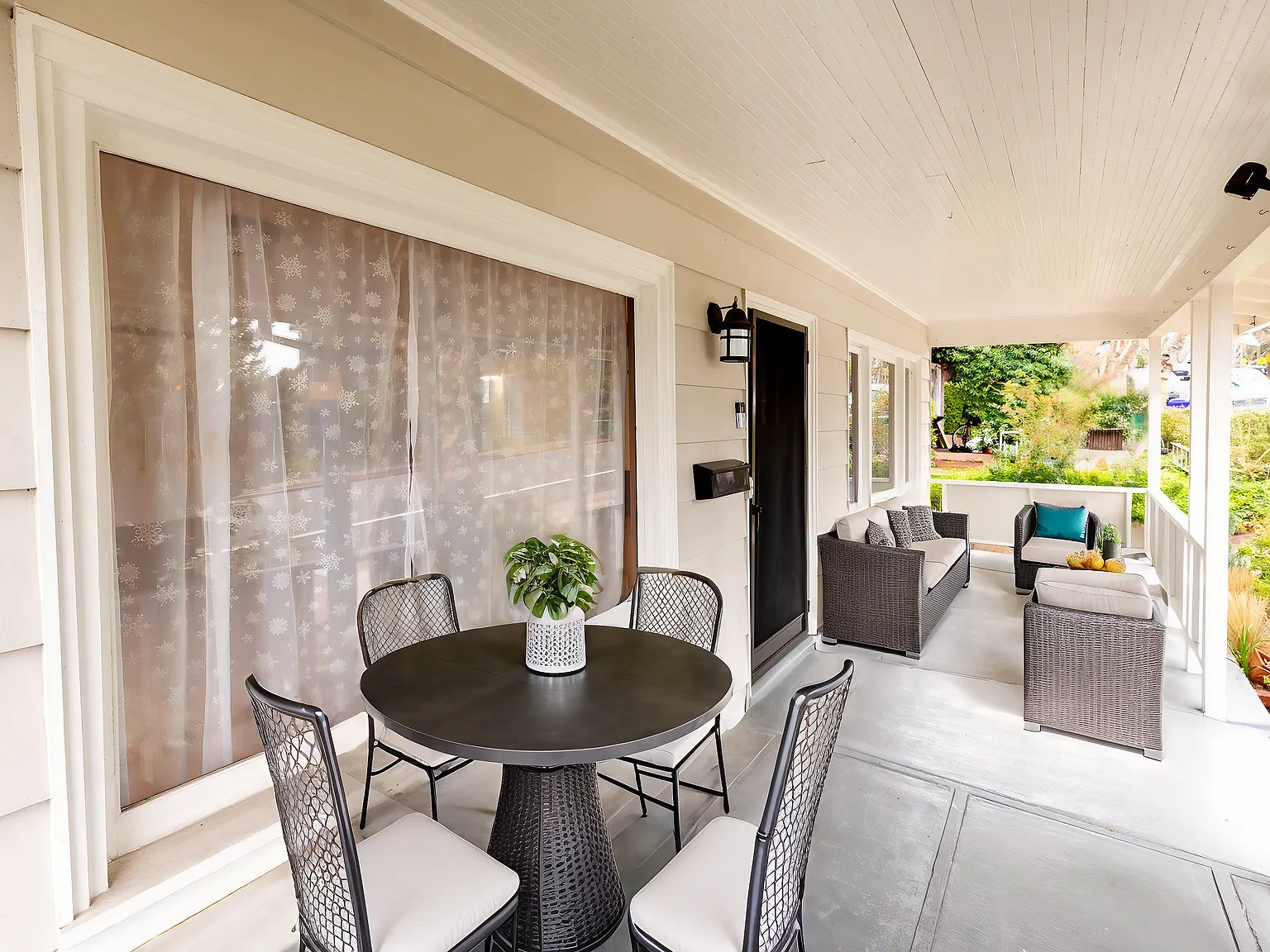4 bed, 2670 sqft, $8,888 — Photo 1