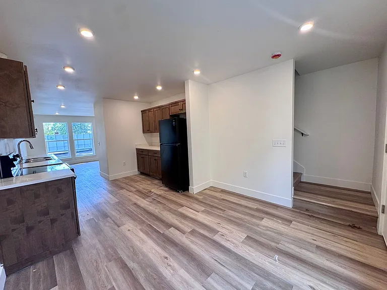 Brand New, Beautiful Townhomes! 2 & 3 Bedrm Units Available — Photo 12