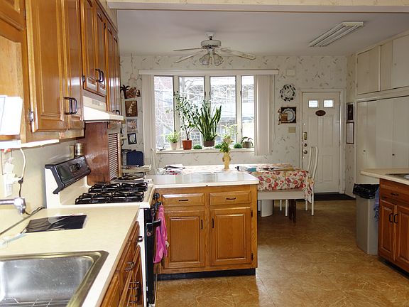 4th image of 498 E 7th St #0