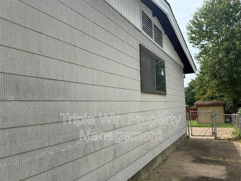 10319 Varnum Dr — Photo 4