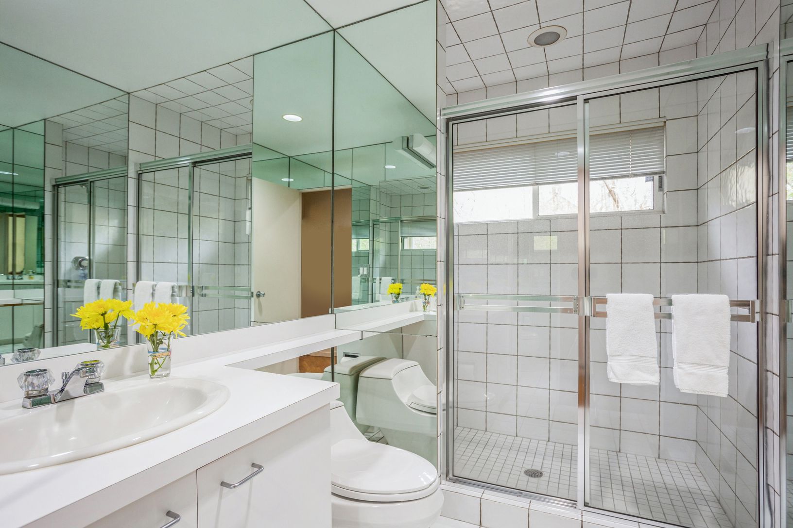  Primary bath is en-suite