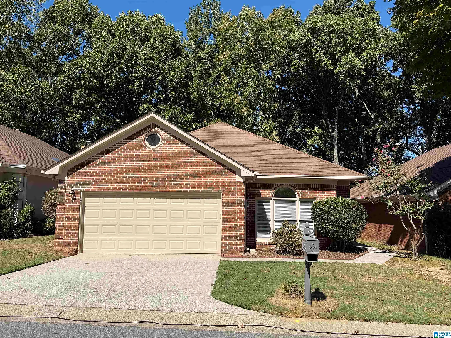 3 bed, 2.0 bath, 1736 sqft, $2,350 — Photo 1