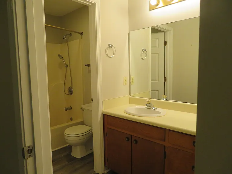 2207 Annandale Dr — Photo 9