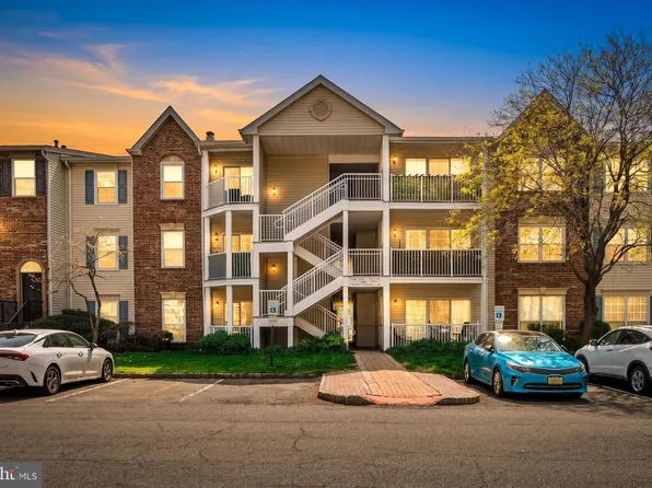 41 Cheverny Ct, Hamilton, NJ 08619