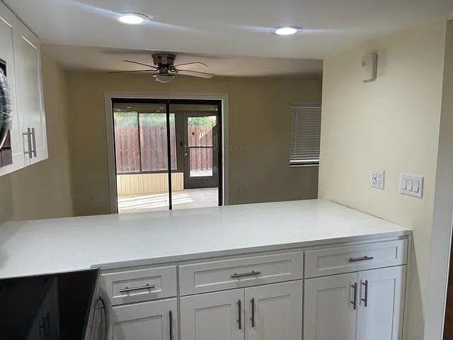 2 bed, 2.5 bath, 1220 sqft, $2,300 — Photo 3