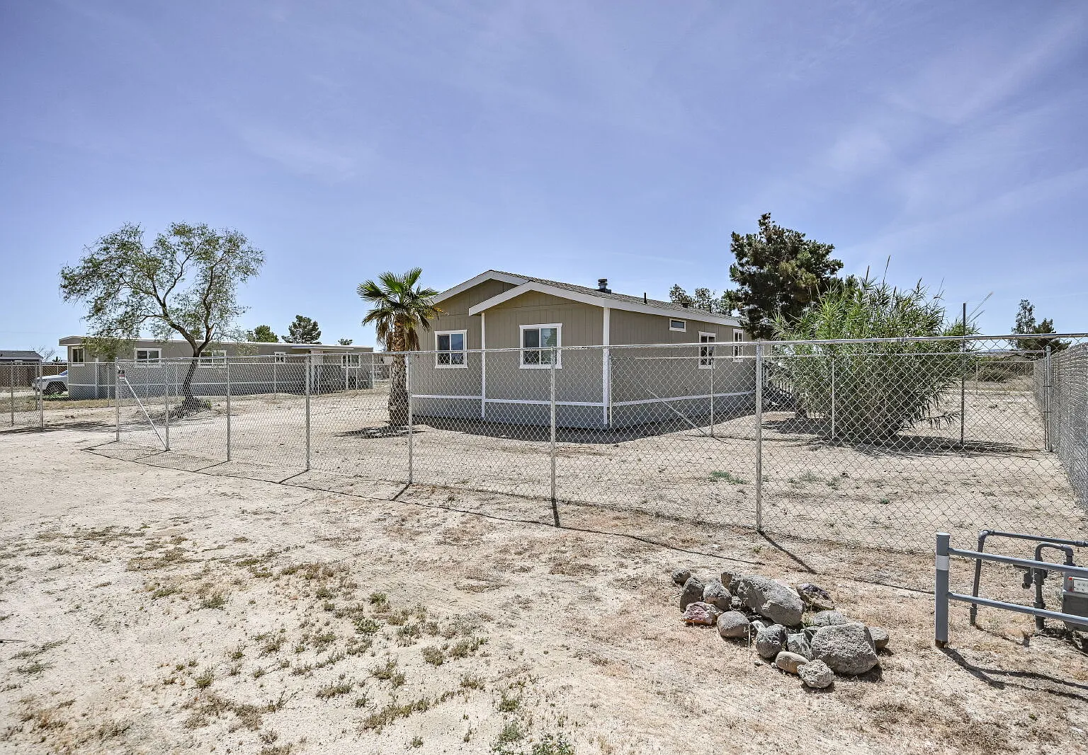 3 bed, 2.0 bath, 1400 sqft, $1,500 — Photo 4