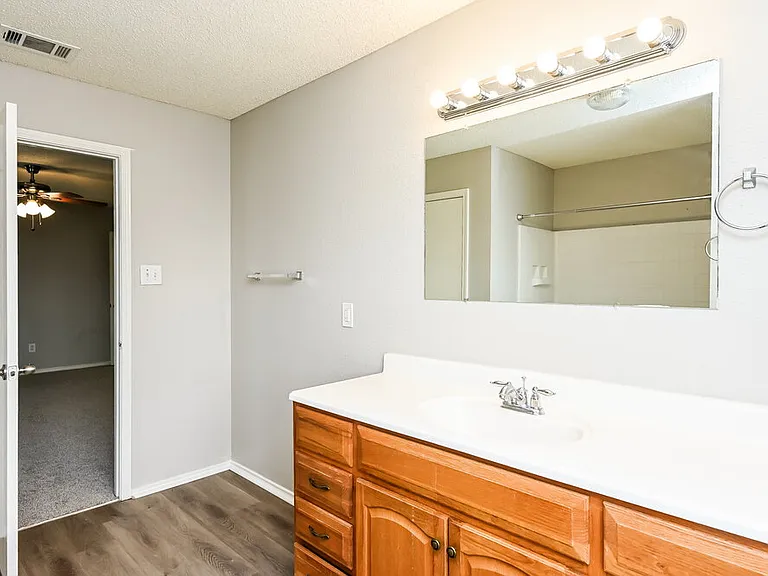 949 Canary Dr — Photo 11