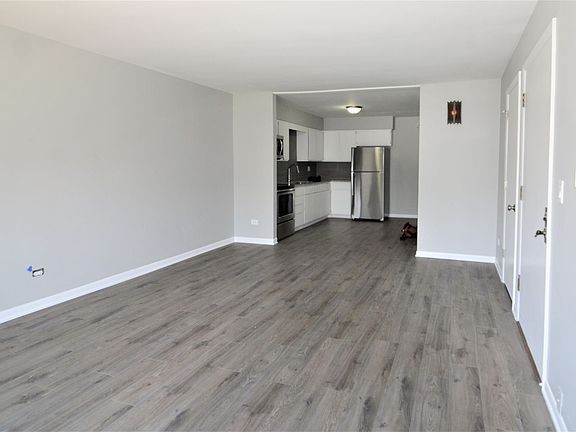 4th image of 2617 Northfield Ave #B