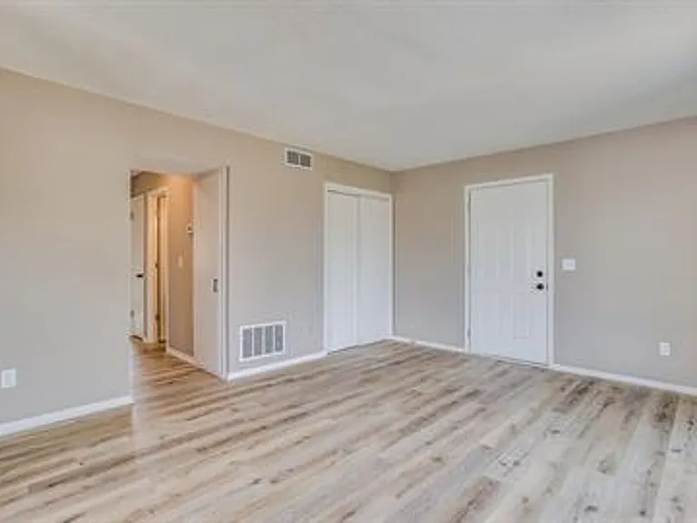 1515 E El Monte St — Photo 4