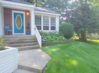 13504 Greenbriar Dr, Grand Haven, MI 49417