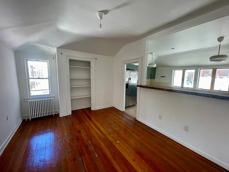 725-727 Warren St #5 — Photo 3
