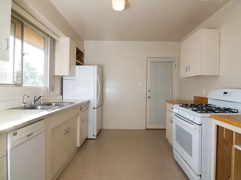 310 Mockingbird Ln #E — Photo 10