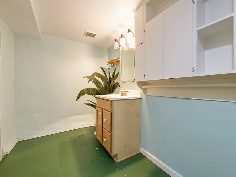 1501 West 9th Street — Photo 16