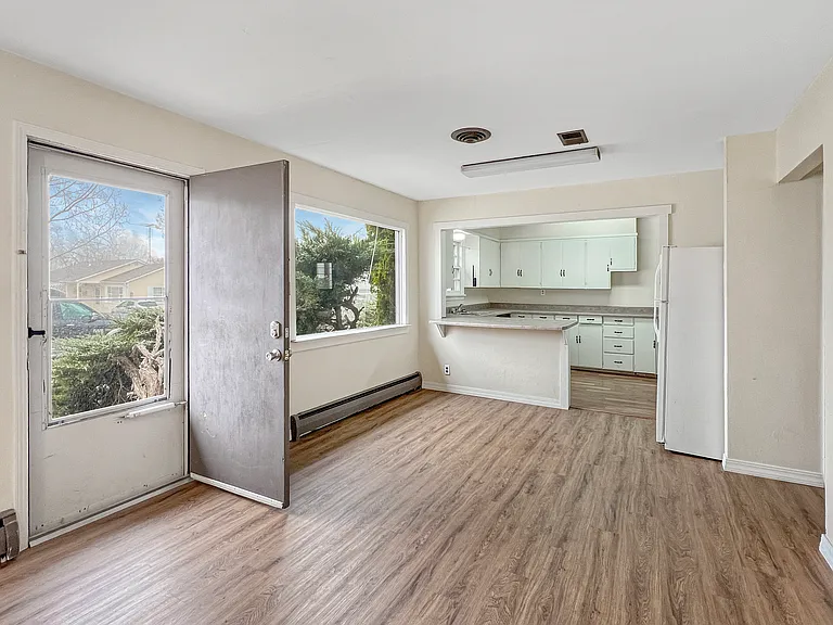 506 N Ash St — Photo 11