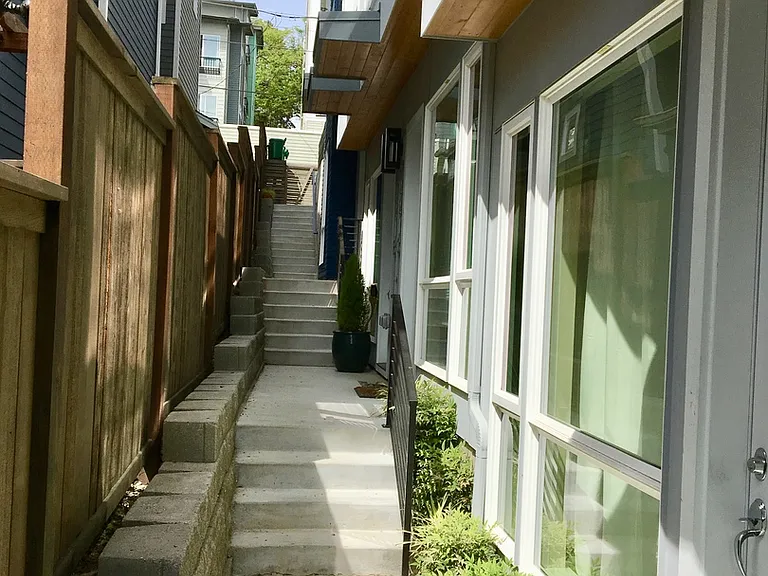 221 24th Ave E #D — Photo 20