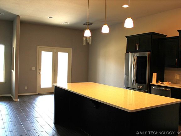 5th image of 13673 S Iroquois Ave