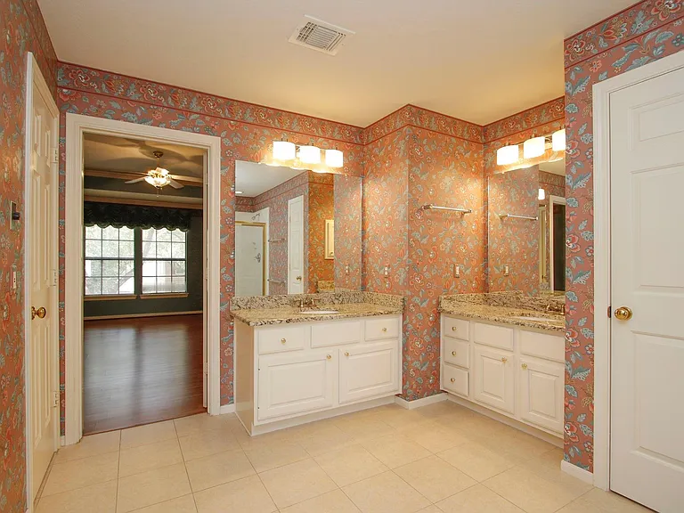 13618 Shadow Falls Ct — Photo 32