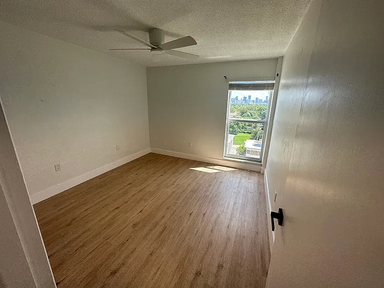 1400 SW 27th Ave #703 — Photo 12