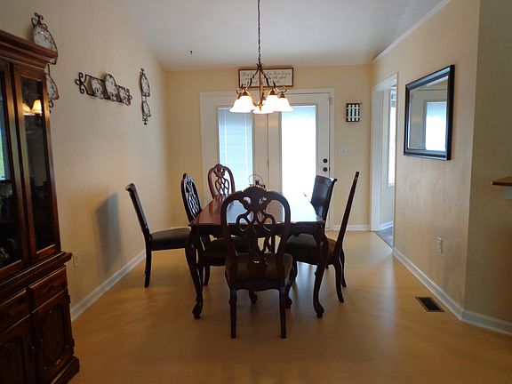 4th image of 1324 Trevino Dr NE