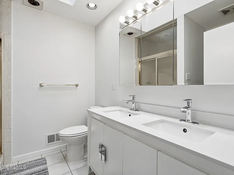 970 Van Court Ave — Photo 25